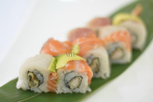 Miu Sushi food