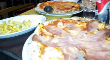 Molino Pizzeria food