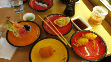 Sakura's Running Sushi food