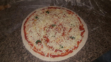 Mondo Pizza food