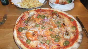 Florios Pizzeria food