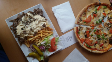 Arams Pizzeria food