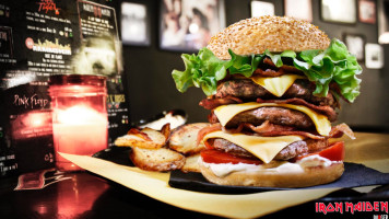 Benecosi Rock Burger Cafe food