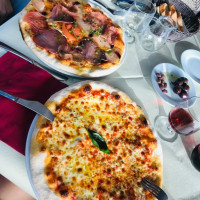 Valentino Pizzeria food