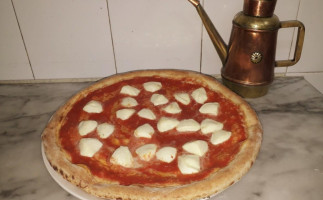 La Tana Della Pizza food