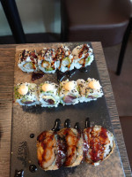 Lucky Sushi, inside