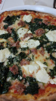 A Tutta Pizza food