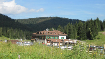 Rifugio Malga Campomulo Bar Ristorante Amalia inside