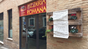 Pizzeria Romana outside