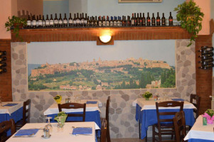 Trattoria Da Valerio inside