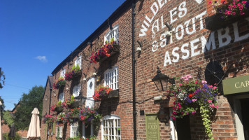 The Bulls Head outside