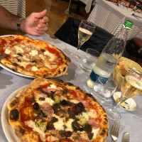 Pizzeria Da Alfredo Di Salvatore Meloni food