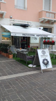 Pasticceria Napoletana outside