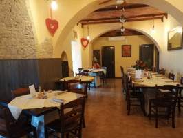 Osteria Sotto Le Logge inside