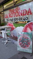 Pizzeria La Rotonda outside