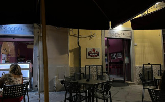 Eleven Café Cocktail Pisa outside