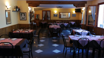 Trattoria Pizzeria La Pace inside