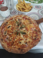 Avanti Italian Pizzeria food