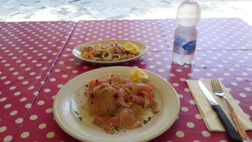 Tuttifrutti Beach food