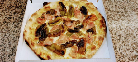 Ami-pizza food
