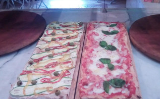 Pizzeria Via Roma food
