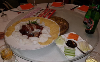 Huaqiao Luō Mǎ Huá Qiáo Fàn Diàn food