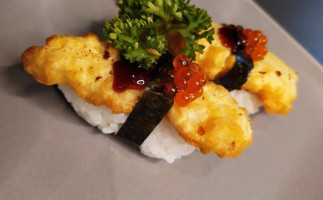 Opera Sushi food