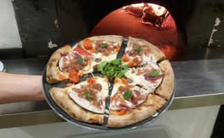 Coltello E Forchetta Pizzeria inside