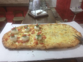 Nico’s Pizza King food