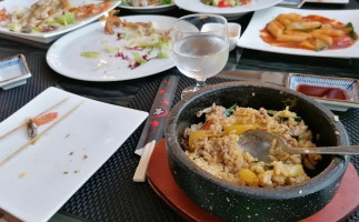 Coreano E Sushi Muzi inside