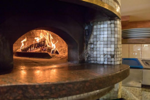 Pizzeria La Margherita Di Calza' Nicol inside