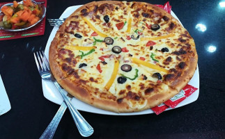 Pizza Hum food