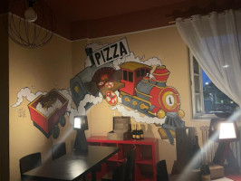 Pizzeria Della Stazione Da Michel inside