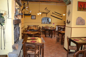 Pizzeria All'isola Felice inside