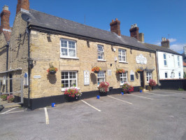 The Lincolnshire Poacher Inn outside