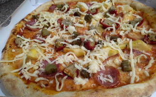 Pizzeria Su Tiburon food