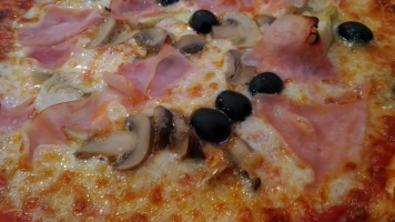 Pizzeria Fermete Chi food