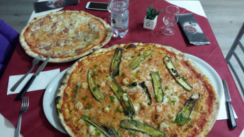 Pizzeria Da Mario E Giulia food