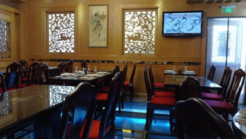Shang Hai. Ristorante, Cucina Cinese E Sushi Bar inside