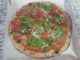 Pizzeria D'asporto Pizza In Piazza food