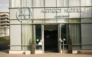 Aspect Park West outside