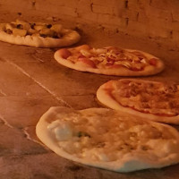 Trattoria Pizzeria Regina Di Gino Famá food