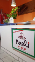 Maeli Pizza outside