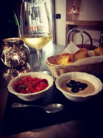 Capitelli's Wine Trieste food