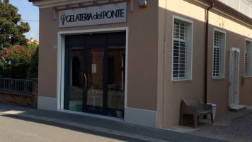 Gelateria Del Ponte outside