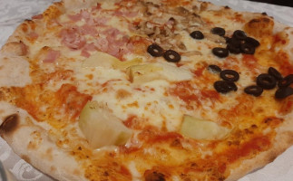 Pizzeria La Mangiatoia food