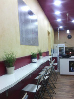 Pizza Regina inside