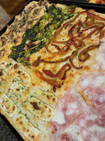 Pizza Pazza food