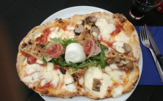 Pizzeria Scugnizzo food