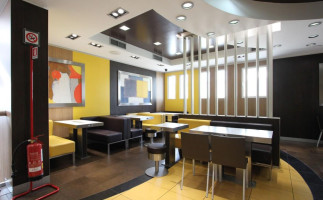 Mcdonald's Latina Via Romagnoli inside